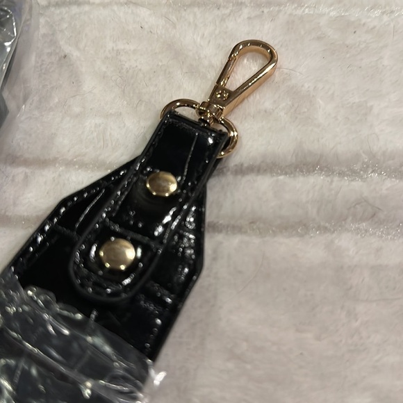 Croco- embossed black bag - 2 straps one for crossbody and one shoulder strap - Picture 7 of 9